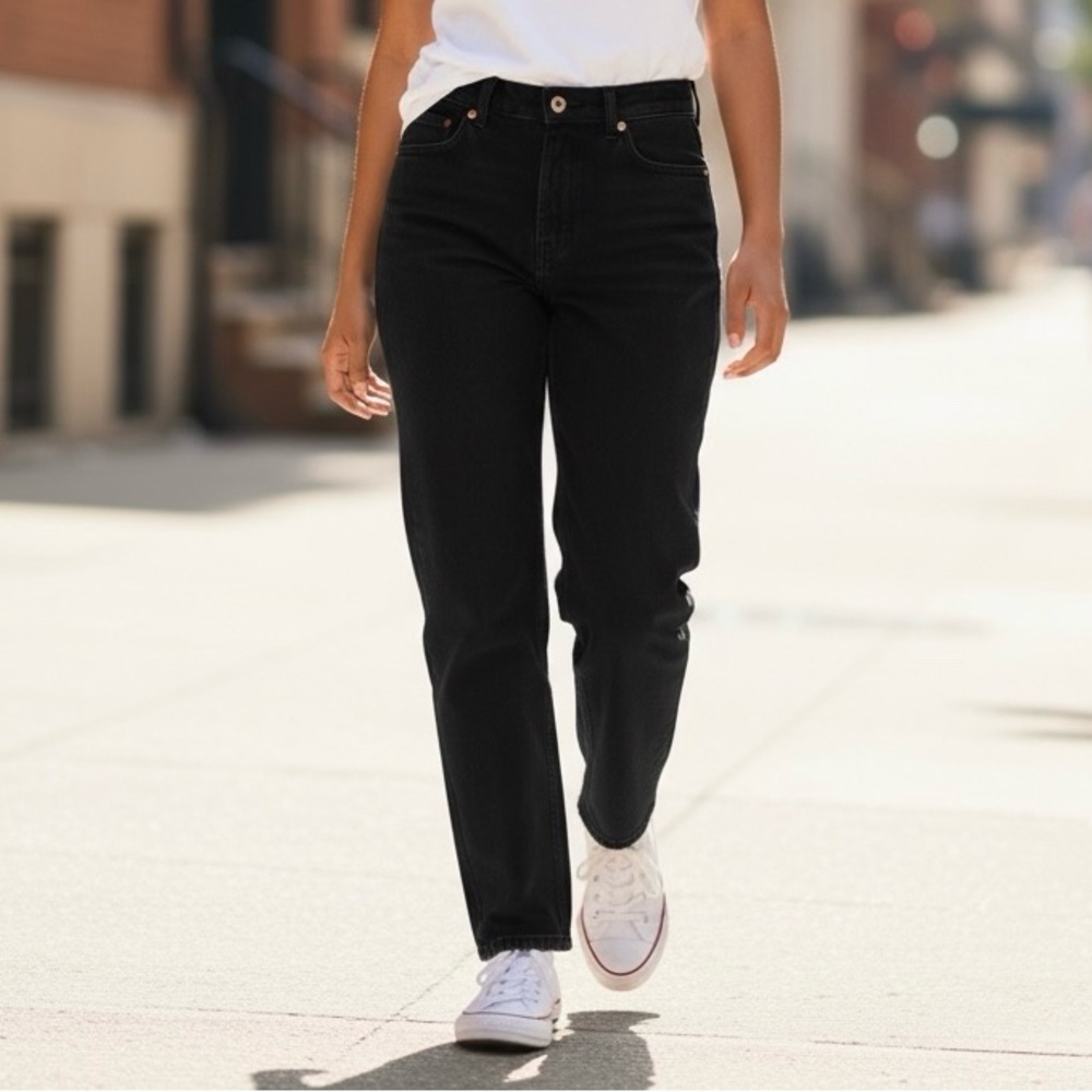 Zara Womens Jet Black Straight Leg Jeans 
Size 4